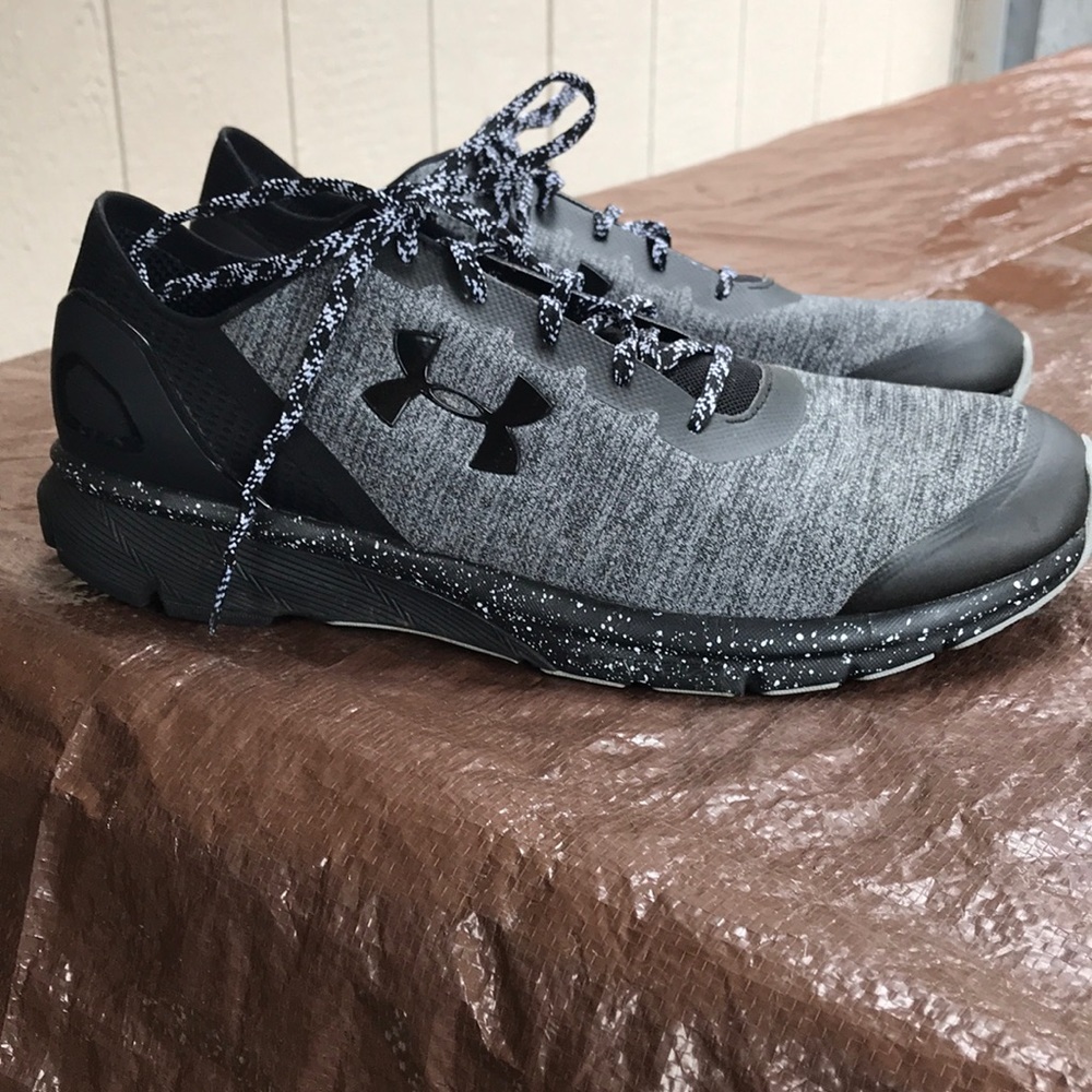 Men’s Under Armour charged escape tennis shoes 13